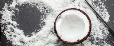 does eating raw coconut cause acne?