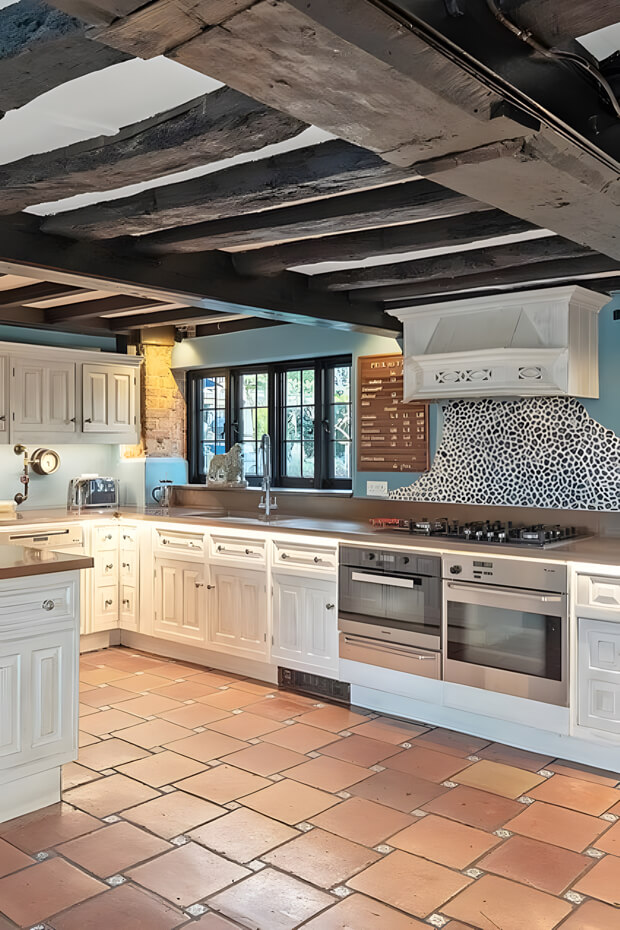 Well-equipped countryside kitchen with tiled floor